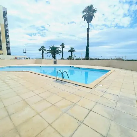 2 Pièces Avec Piscine Proche Commerces - Fr-1-748-4