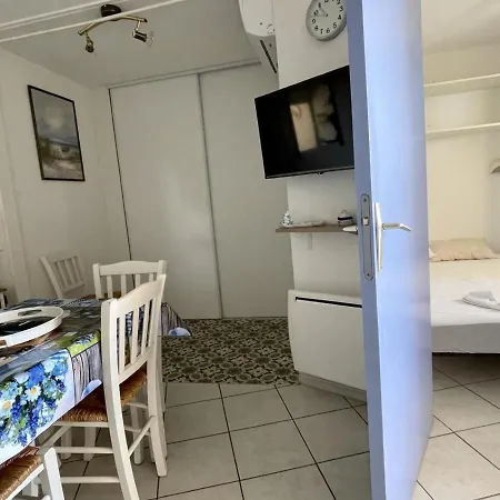 Apartamento 2 Pieces Avec Piscine Proche Commerces - Fr-1-748-4